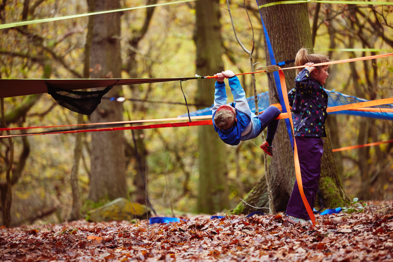 children climbing on ropes